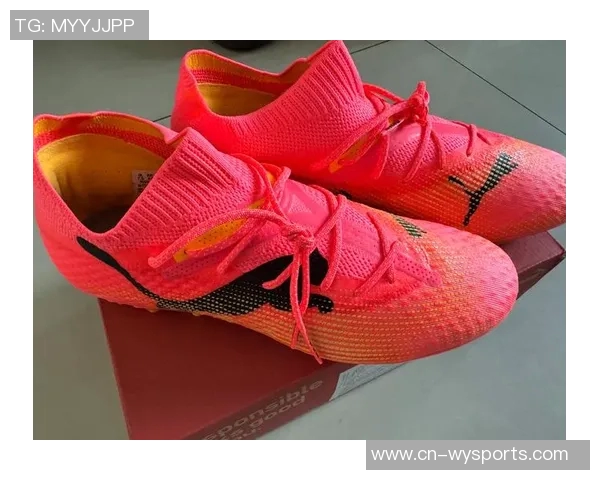 提升球技的秘密武器室内足球鞋的选择与使用技巧全解析 提升球技的秘密武器室内足球鞋的选择与使用技巧全解析