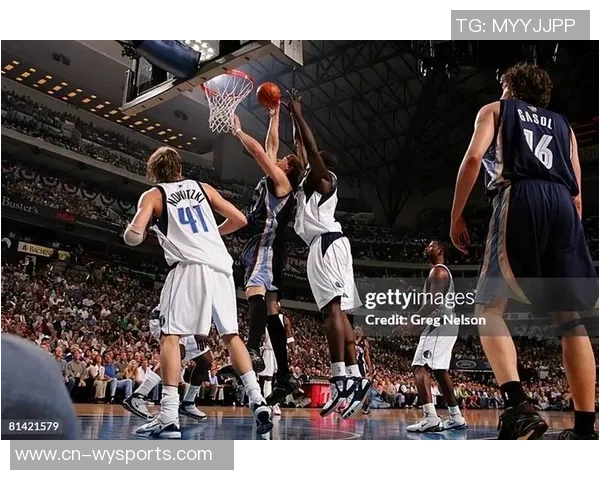 2005年NBA季后赛火箭与小牛的激烈对决回顾与精彩瞬间分析 2005年NBA季后赛火箭与小牛的激烈对决回顾与精彩瞬间分析